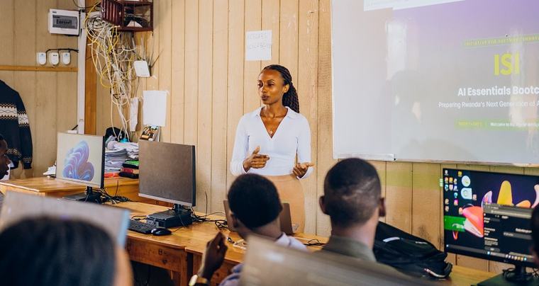Uko Sandrine yifashishije AI mu gukora urubuga rwafasha abanyeshuri kwitegura ibizamini bya Leta