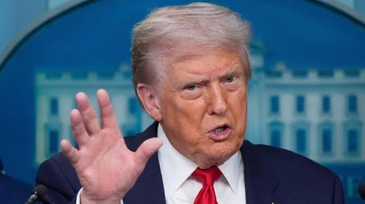 Trump ashaka ko Umuhora wa Hormuz witwa “Trump Strait” nyuma yo kuvuga ko Amerika iwugenzura